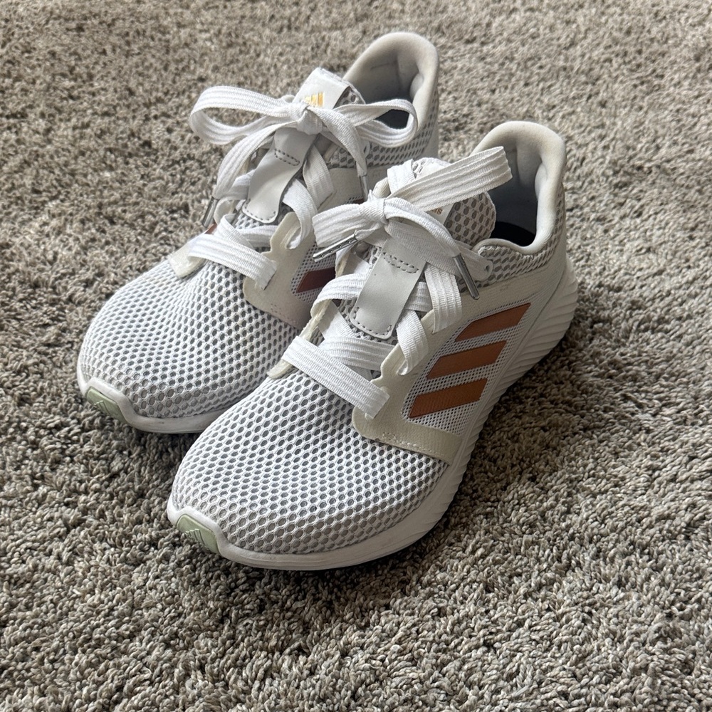 Woman’s Adidas shoes only worn once!